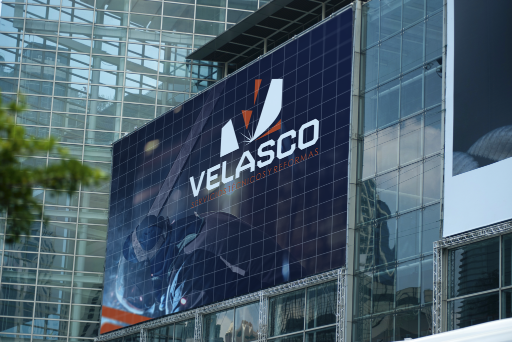 mockup valla publicitaria mockupsgratis